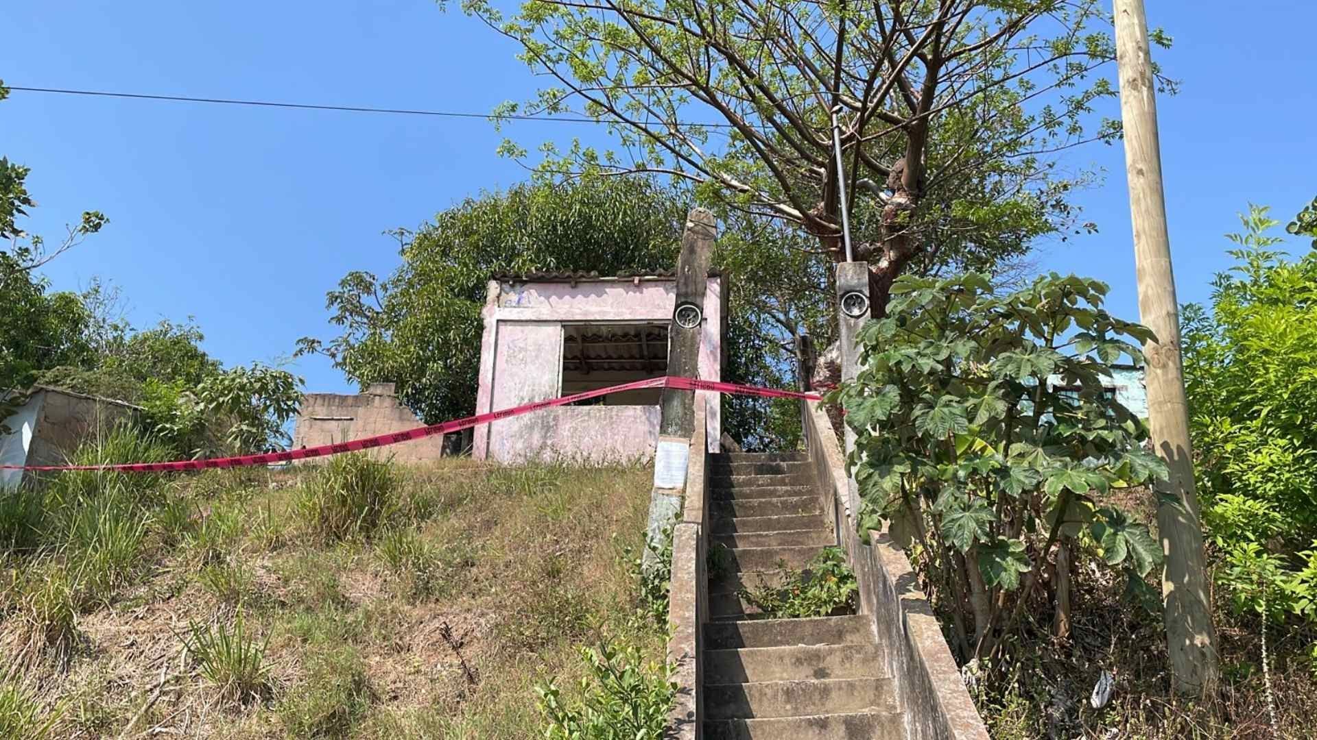 Catean casa por fosa clandestina