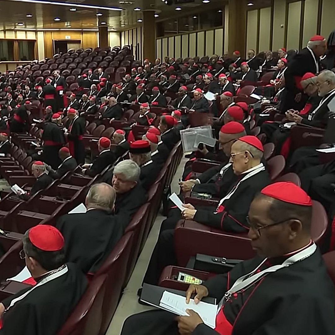 Cardenales reunidos en la décima Congregación General en Roma