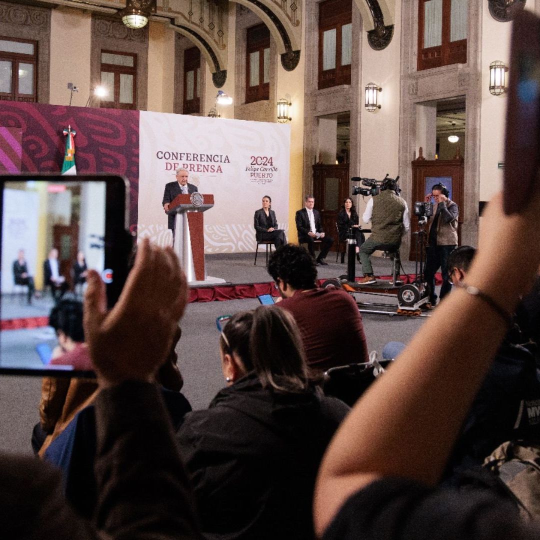Reforma a Ley de Amnistía, Vital para Caso Ayotzinapa y Podría Favorecer a Israel Vallarta: AMLO