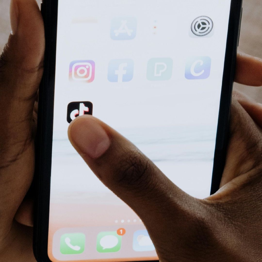 Senado de EUA Aprueba Ley que Obliga a Propietario Chino a Vender TikTok