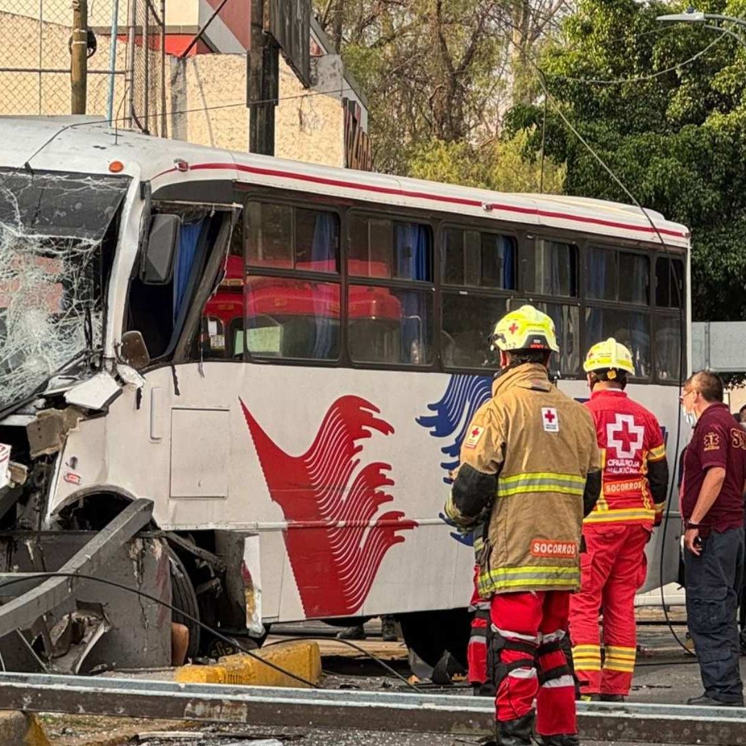 El accidente generó una intensa movilización de servicios de emergencia.