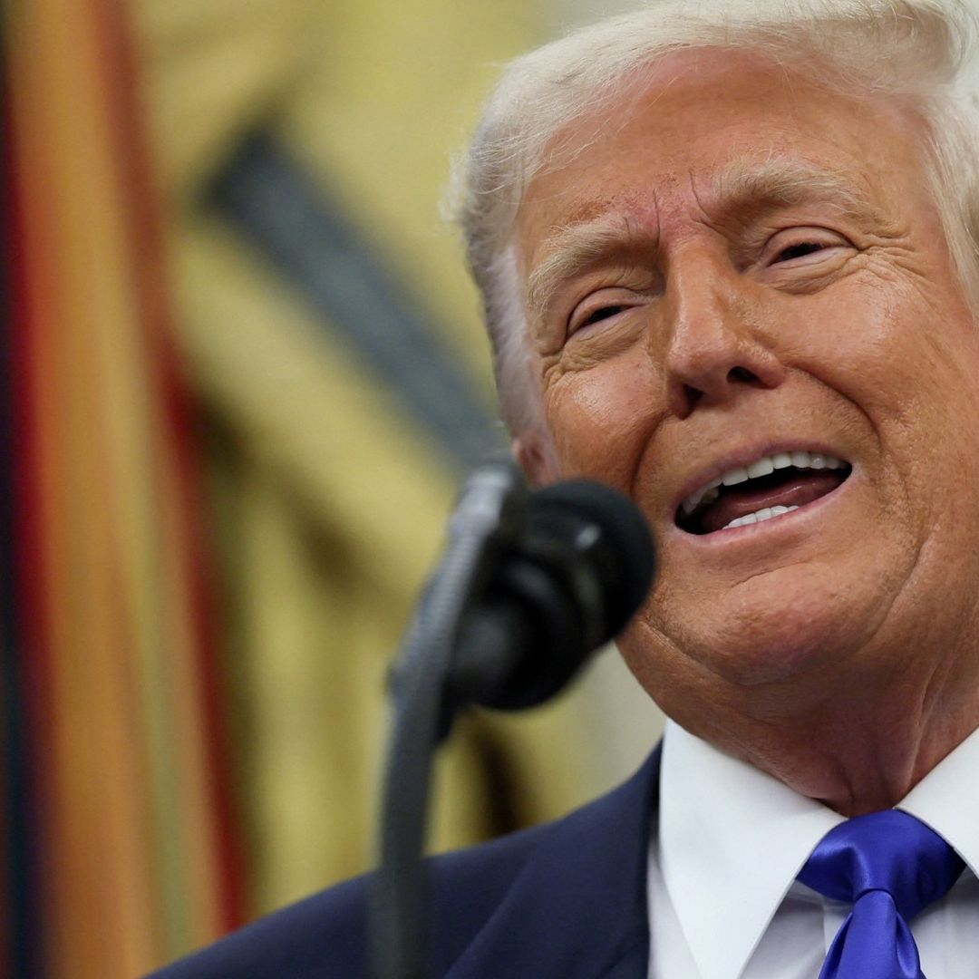 Donald Trump asegura que su foto vestido como Papa le gustó a los católicos