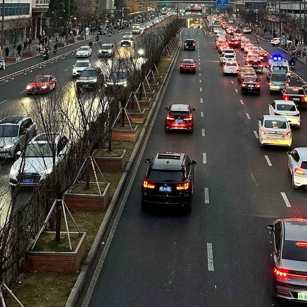 Conoce si se aplicará el Doble Hoy No Circula este martes 6 de mayo y a qué carros, placas y engomados afectará
