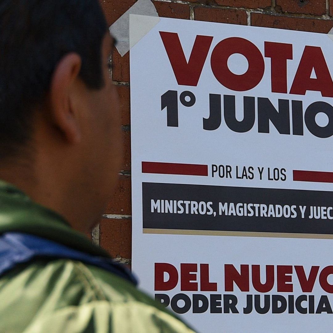 Carteles pegados en Toluca, Edomex, invitan a votar el 1 de junio en Elección Judicial 2025