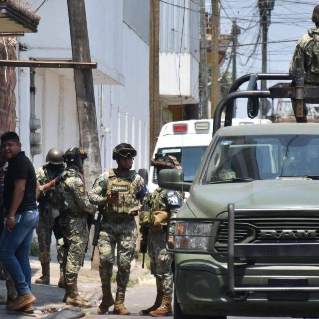 Pareja se Lanza del Tercer Piso de Edificio para Huir de Ataque Armado en Acayucan, Veracruz; Murió