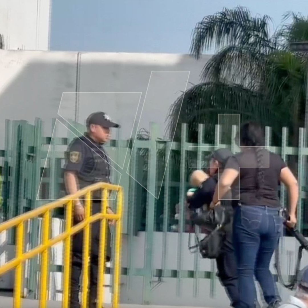 Policía salva a niña en Hospital 25 del IMSS en Monterrey