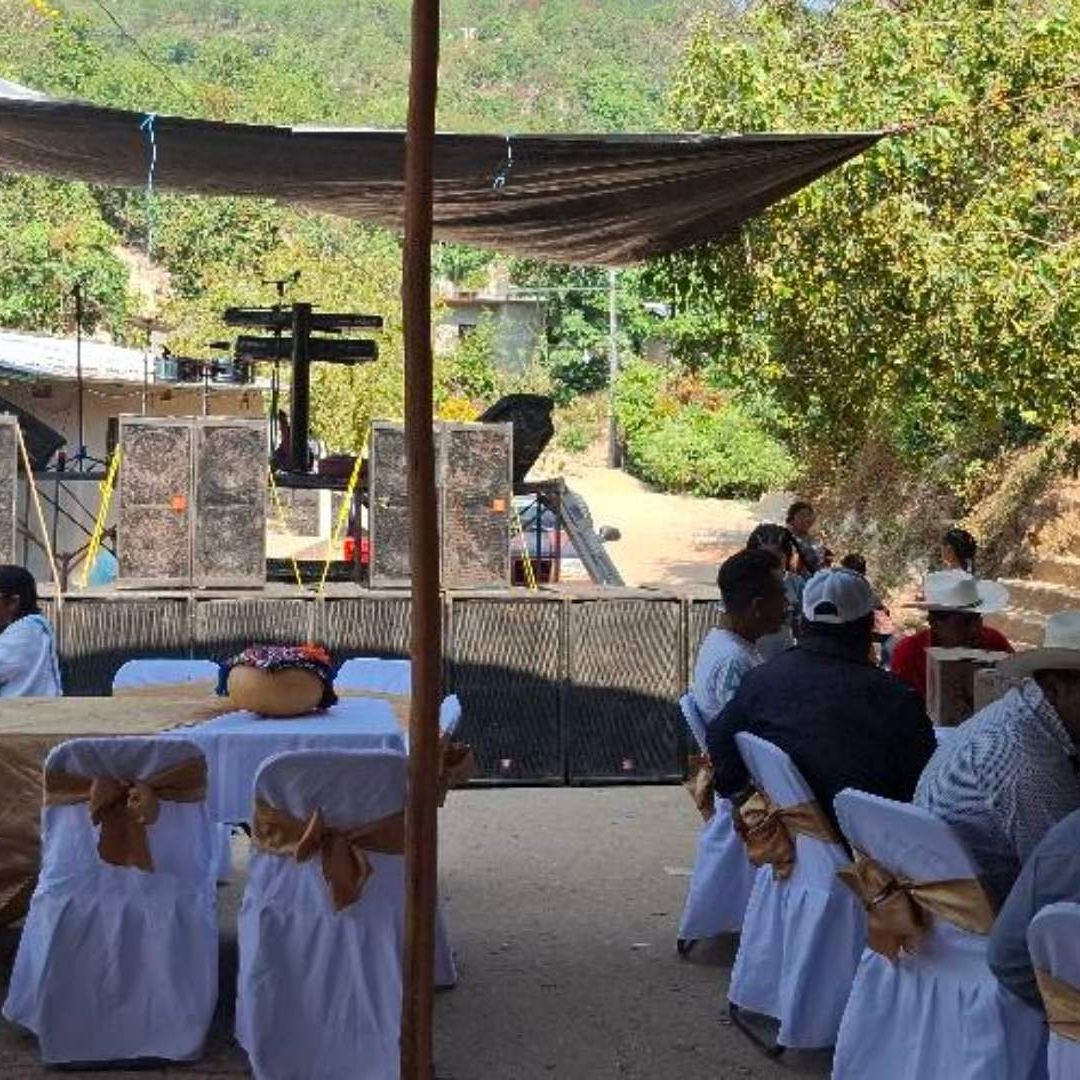 Pese a Prohibición, Niños Celebran Boda en Tlacoachistlahuaca, Guerrero