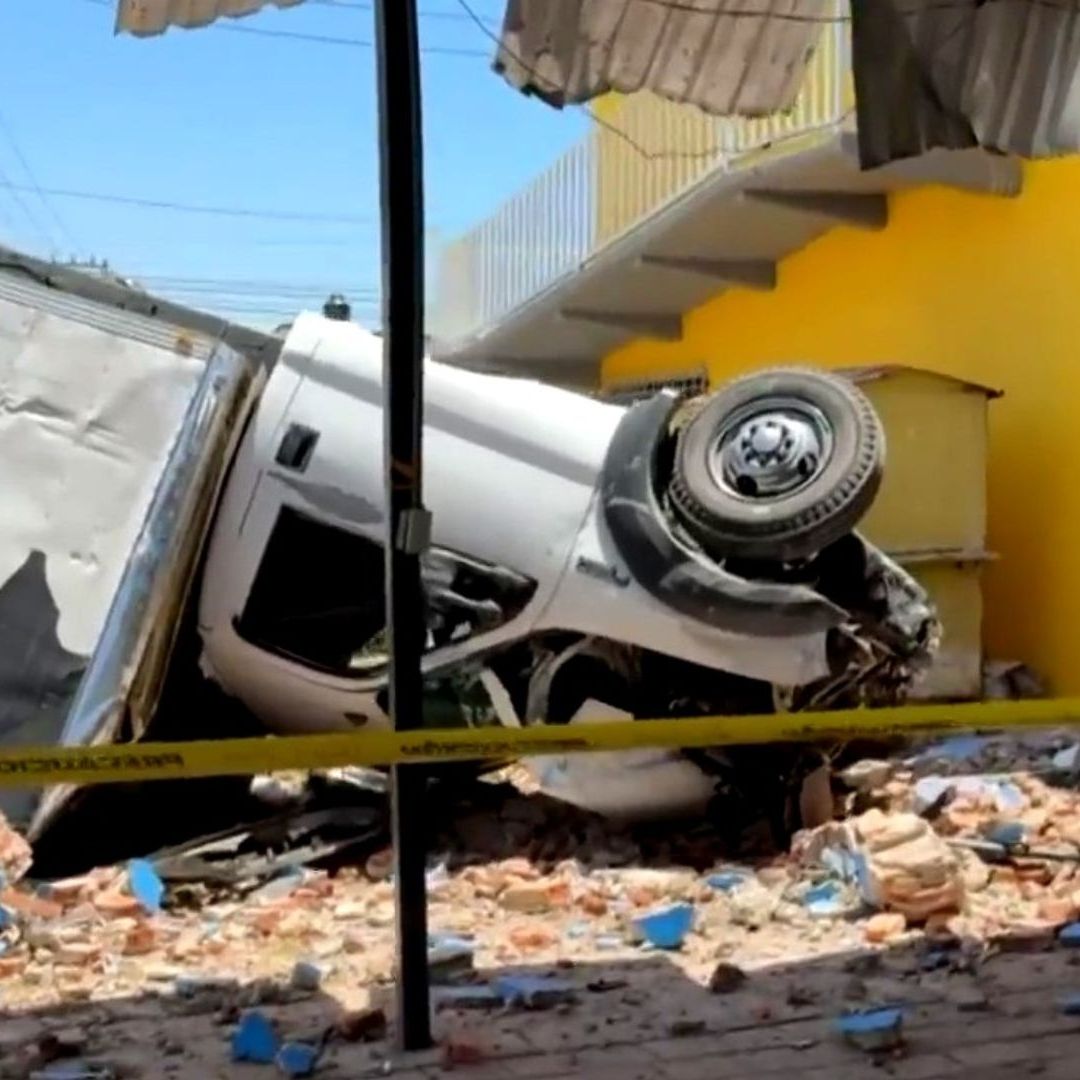 Camioneta Cae Dentro de Templo de Nuestra Señora del Rosario de Talpa en Zapopan