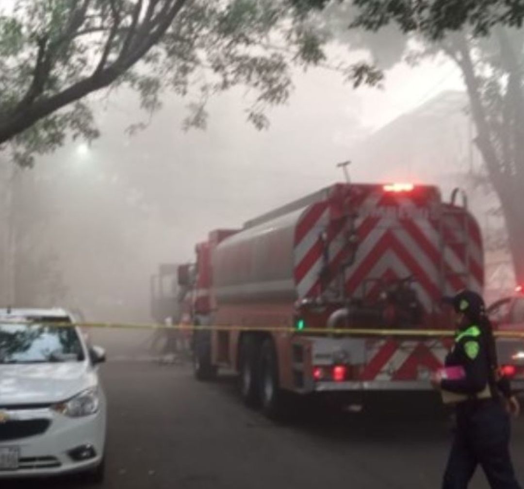 Incendio Hoy en CDMX: Se Quema Empresa en Colonia Algarín Este 7 de Mayo 2025