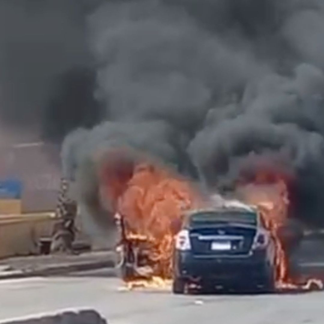 Auto se Incendia en Fila de Puente Libre Entre Ciudad Juárez y El Paso, Texas