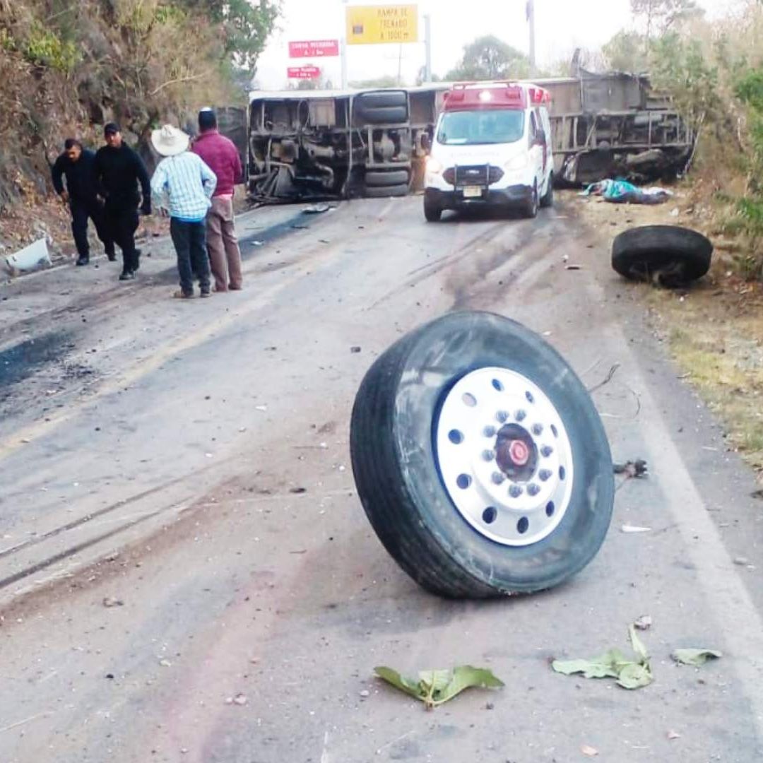 Volcadura de Autobús en Malinalco Que Iba a Chalma Deja Al Menos 14 Muertos y 31 Heridos