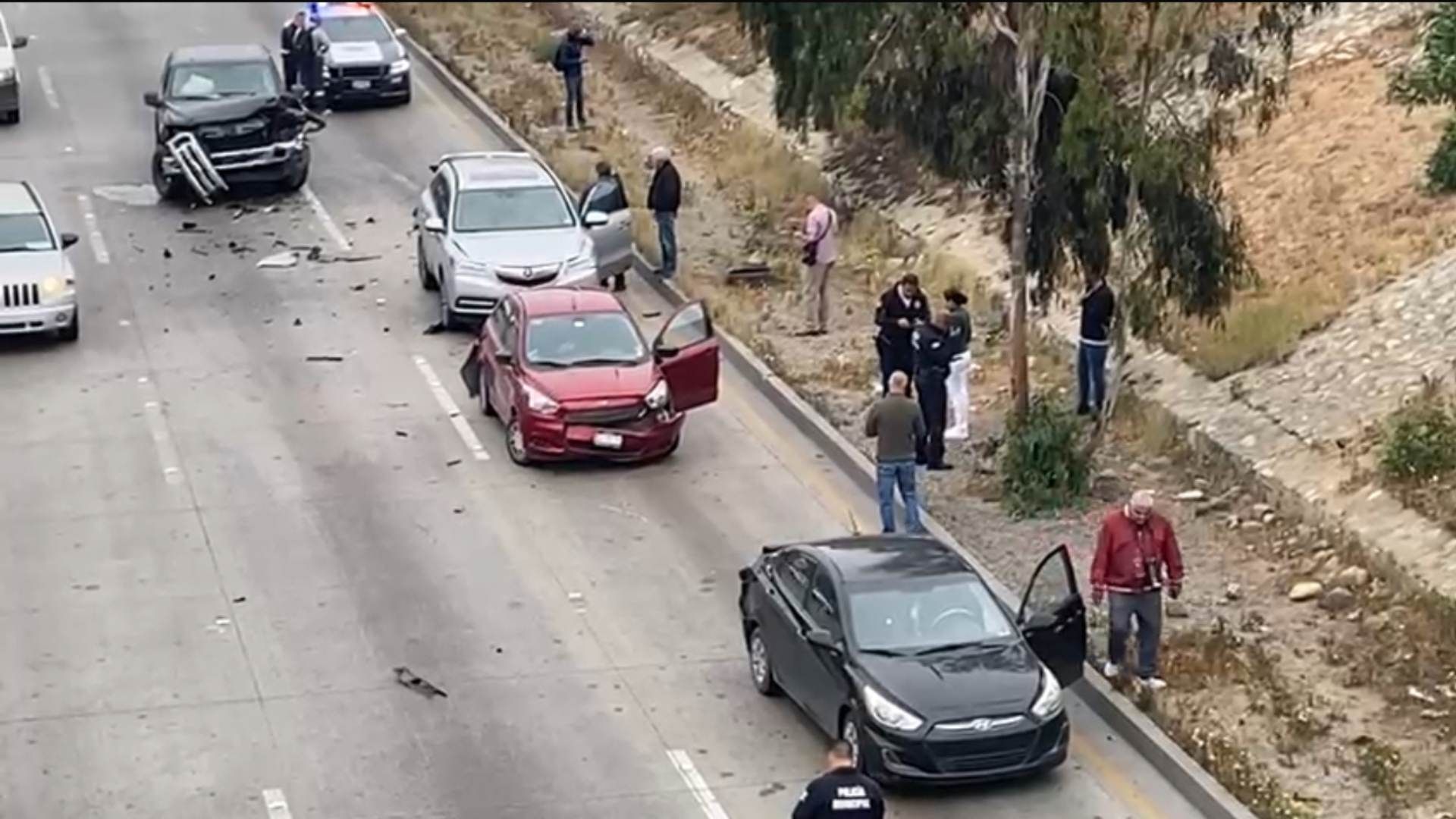 Cuatro vehículos Involucrados en Carambola sobre Vía Rápida en Tijuana