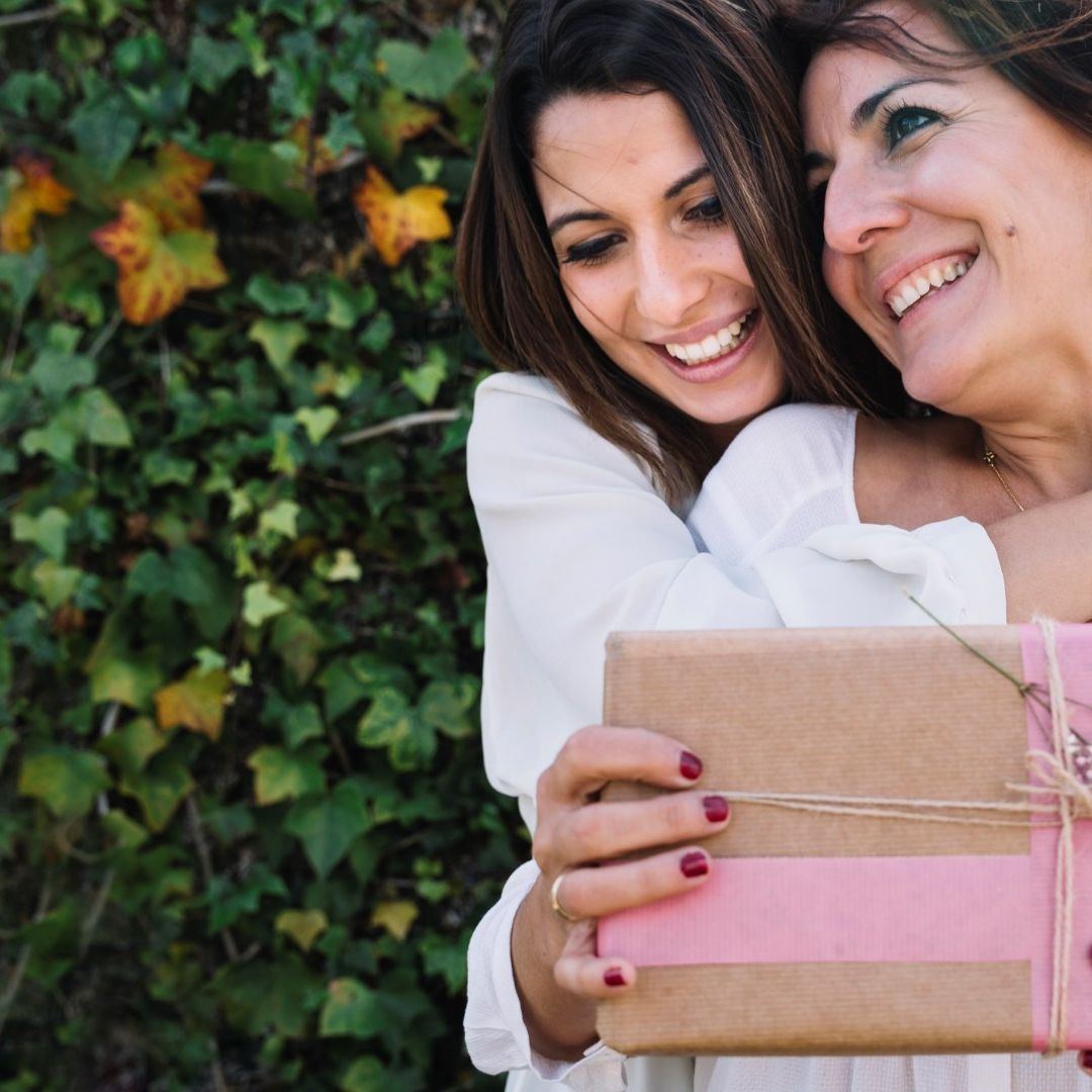 Ideas de regalos para mamá los mejores obsequios fáciles y económicos para regalar el 10 de mayo 2025