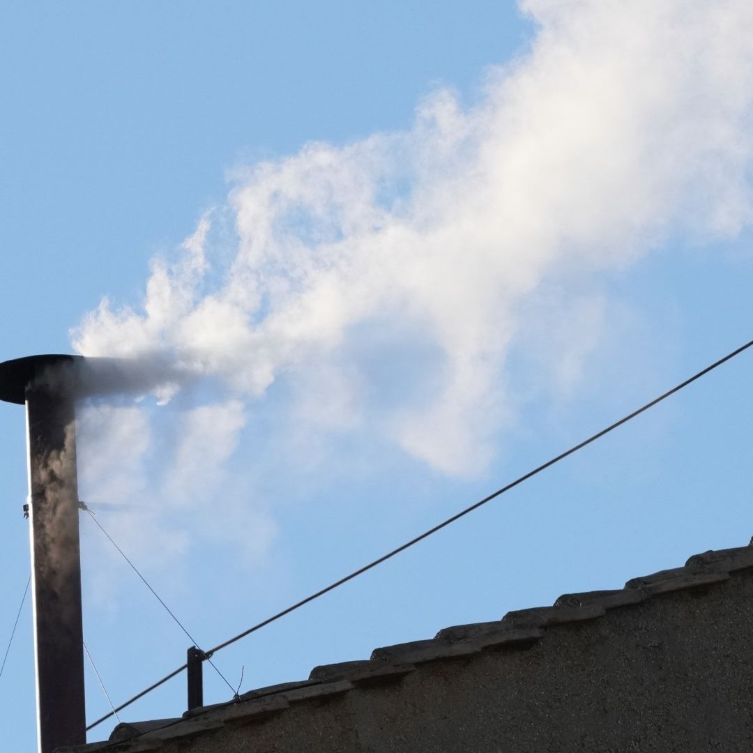 El estadounidense Robert Francis Prevost se convirtió en el Papa León XIV y este fue el momento exacto en el que salió el humo blanco