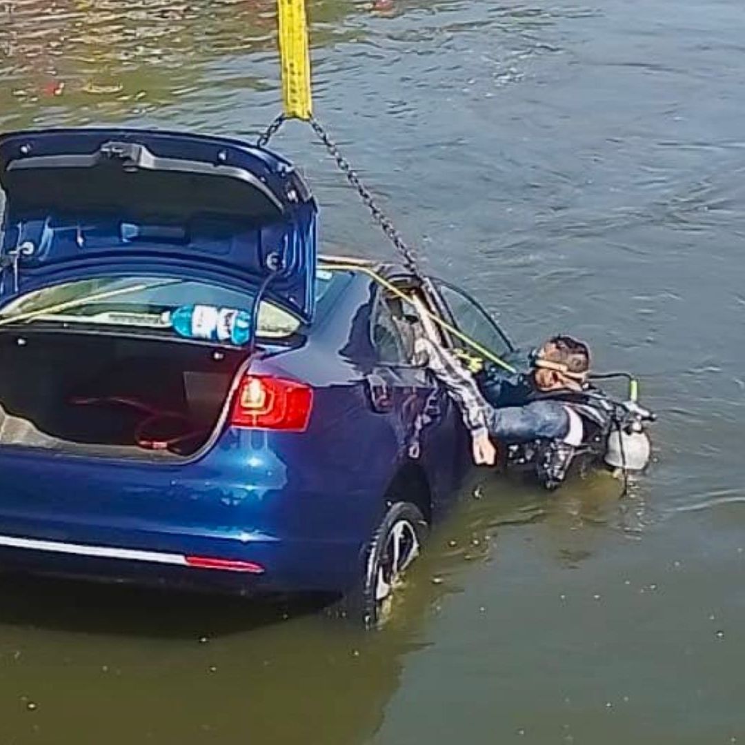 Cuatro Muertos Ahogados Dentro de un Automóvil en Canal de Valsequillo en Puebla