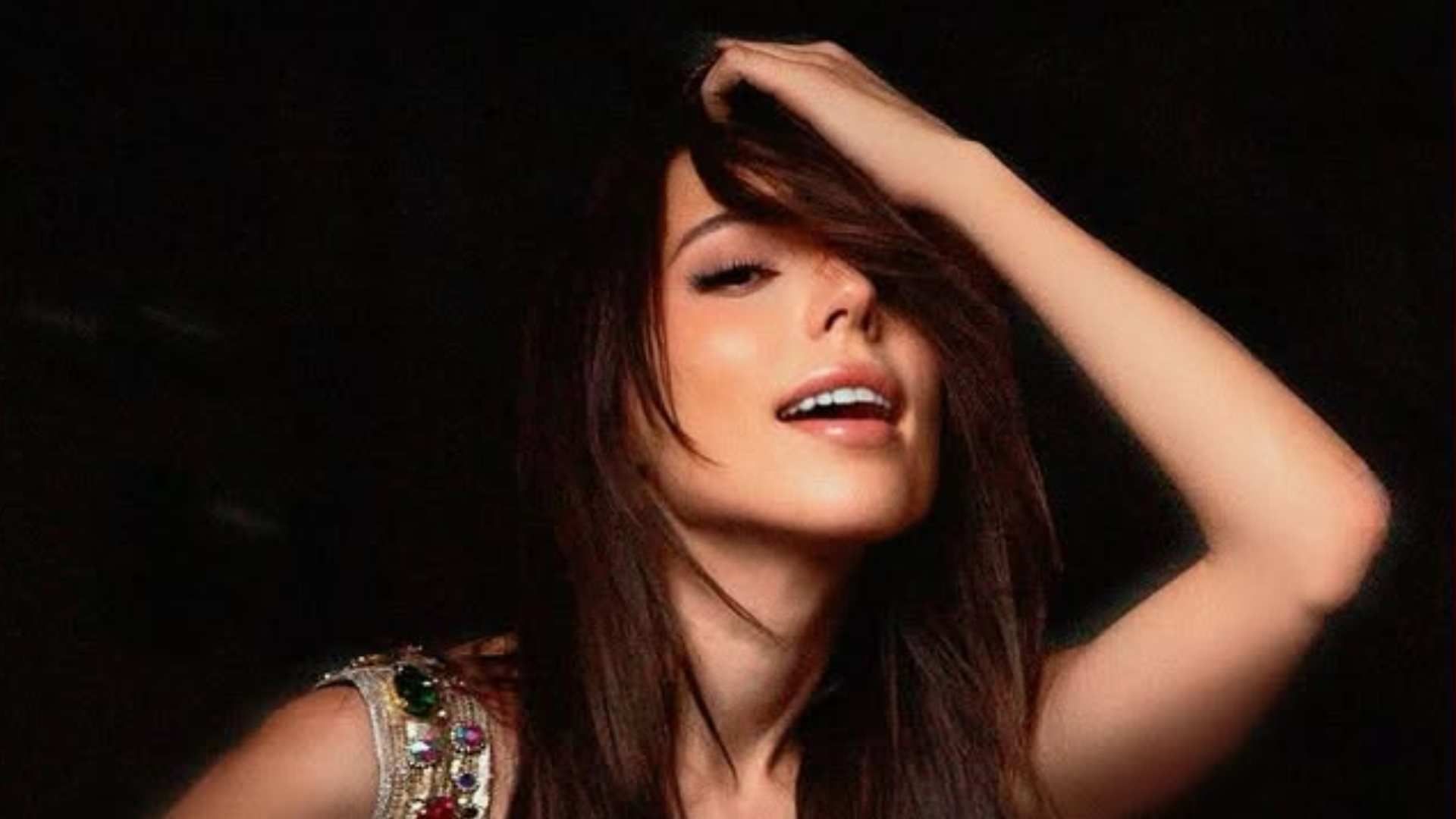 Tras Éxito en Pelea del ‘Canelo’, Majo Aguilar Lanza Álbum “Mariachi Mío”