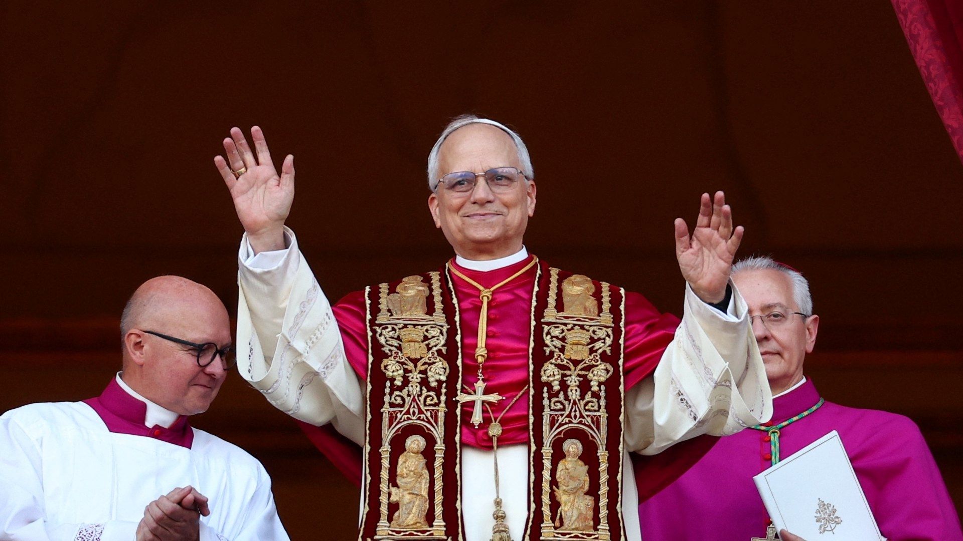 Papa León XIV, en su presentación ante miles de personas en El Vaticano. Foto: Reuters