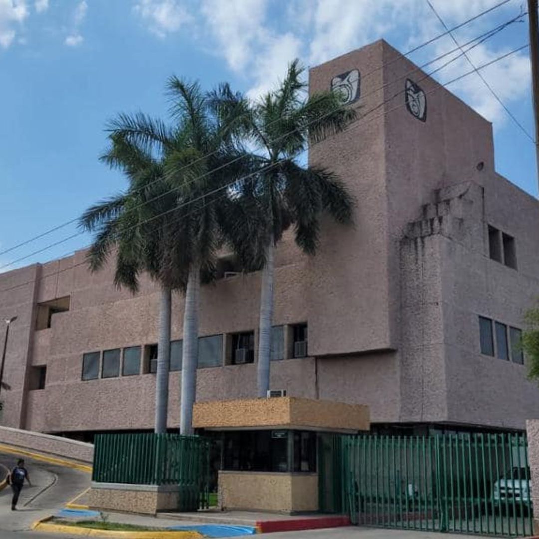Hombre Se Disfraza de Médico e Intenta Matar a Paciente en Clínica del IMSS