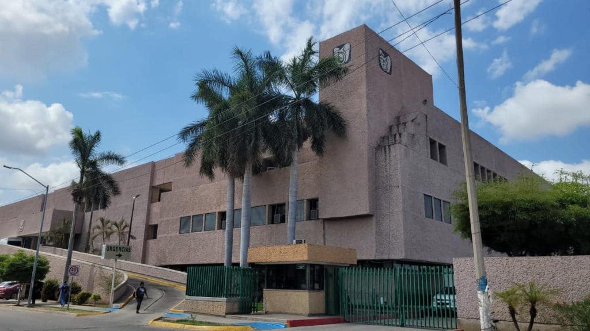 Hombre Se Disfraza de Médico e Intenta Matar a Paciente en Clínica del IMSS