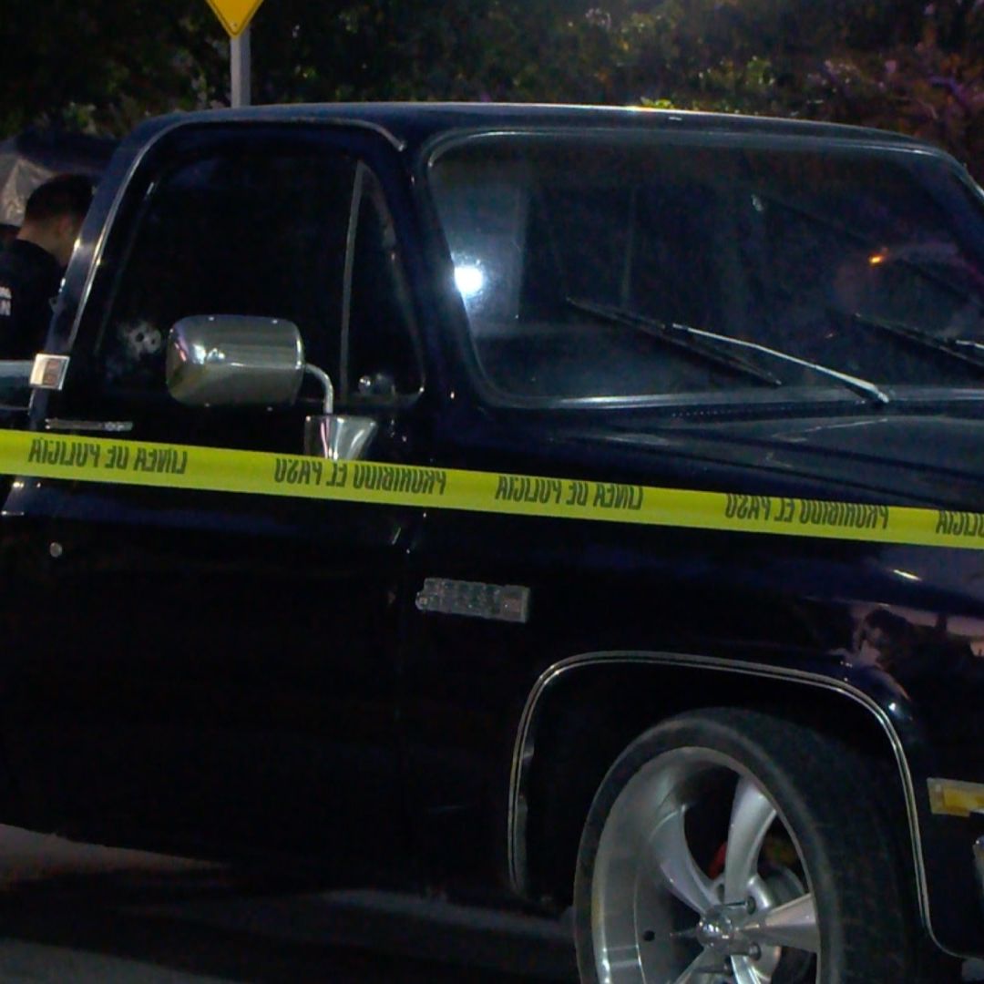 Matan a Padre de Familia y le Disparan a Hijo en Compra Venta de Auto