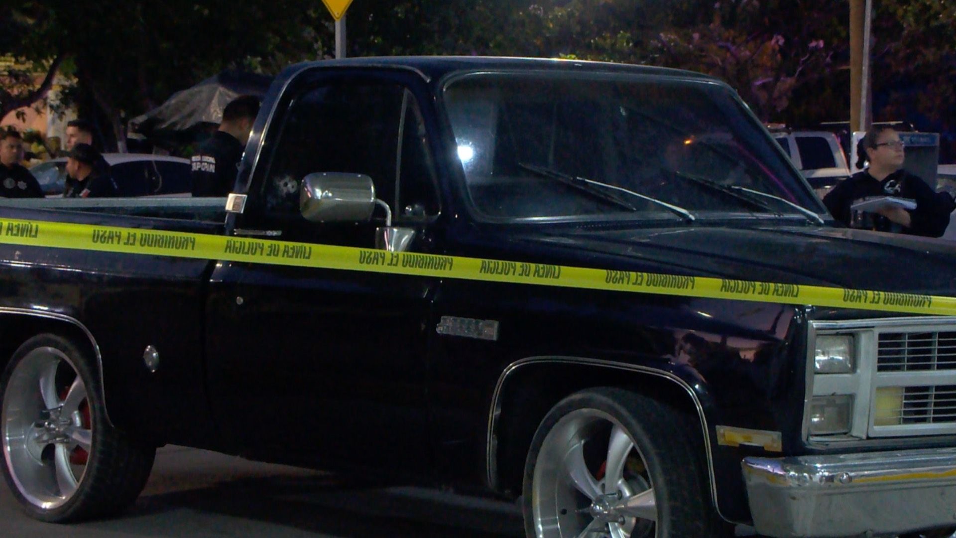 Matan a Padre de Familia y le Disparan a Hijo en Compra Venta de Auto