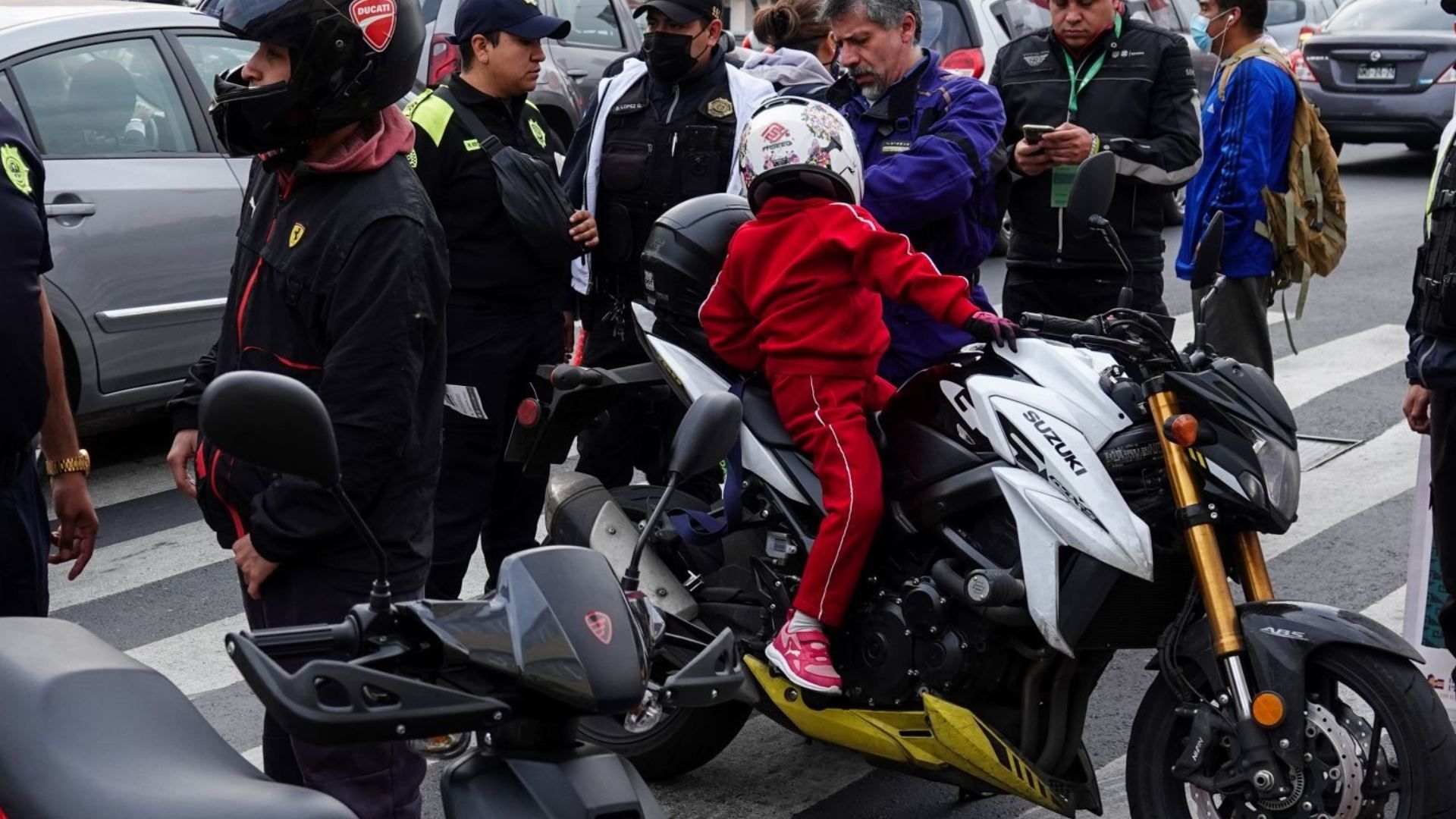Buscan Prohibir Circular en Motocicleta a Menores de 12 Años que No Alcancen los Estribos