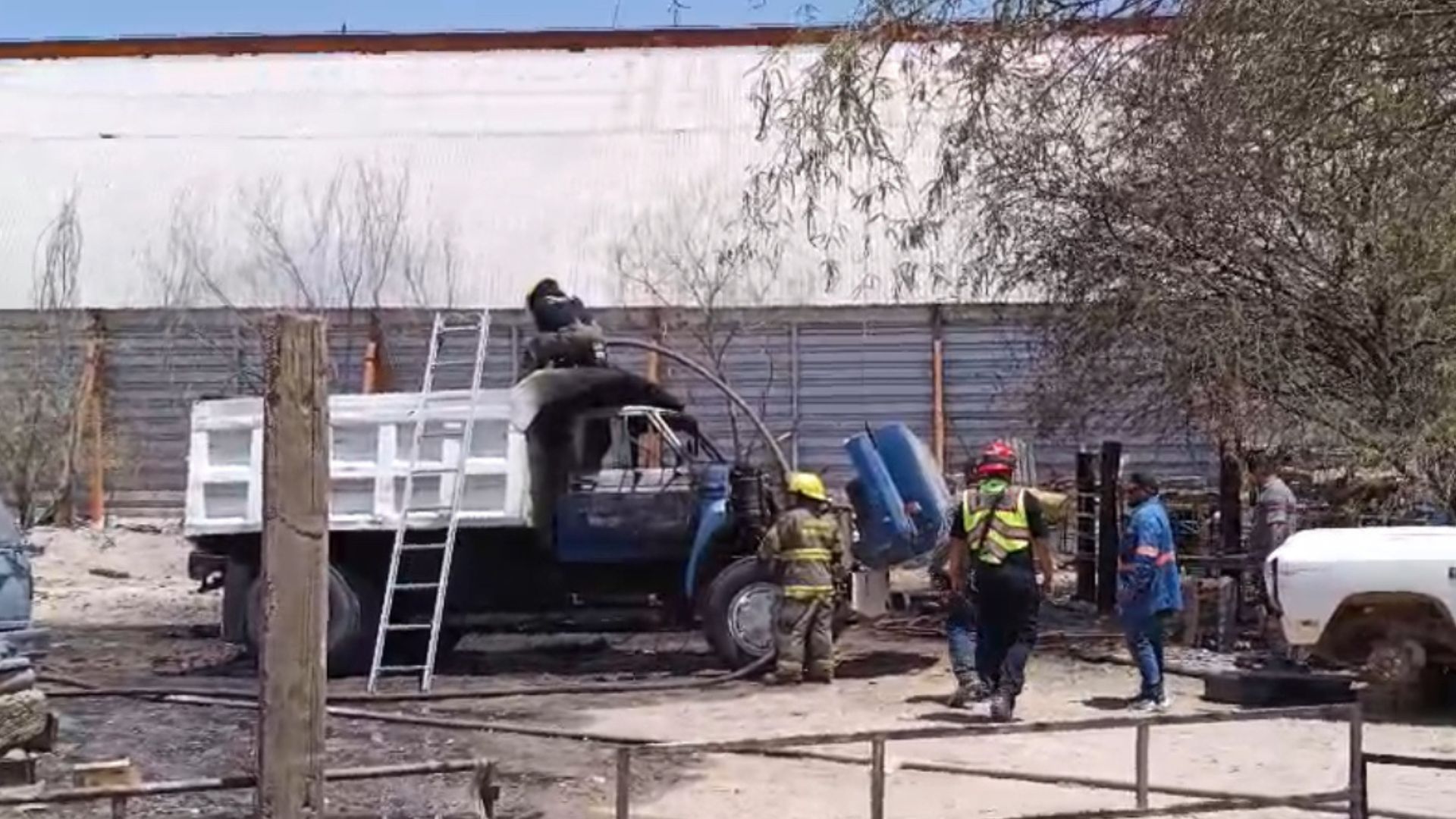 Evacuan a 45 Niños de Preescolar por Explosión de un Vehículo de Carga en Ejido La Victoria