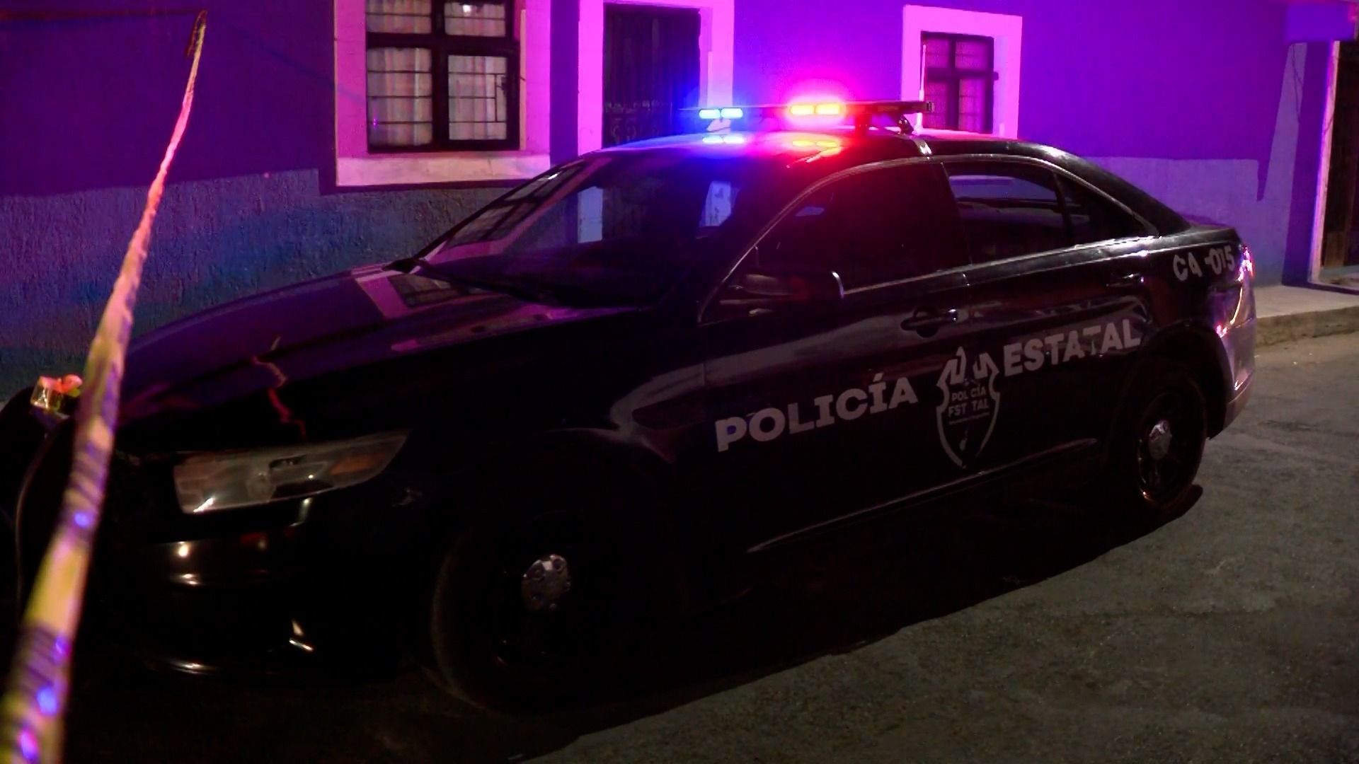 El policía estatal trató de repeler la agresión, pero sus padres murieron.