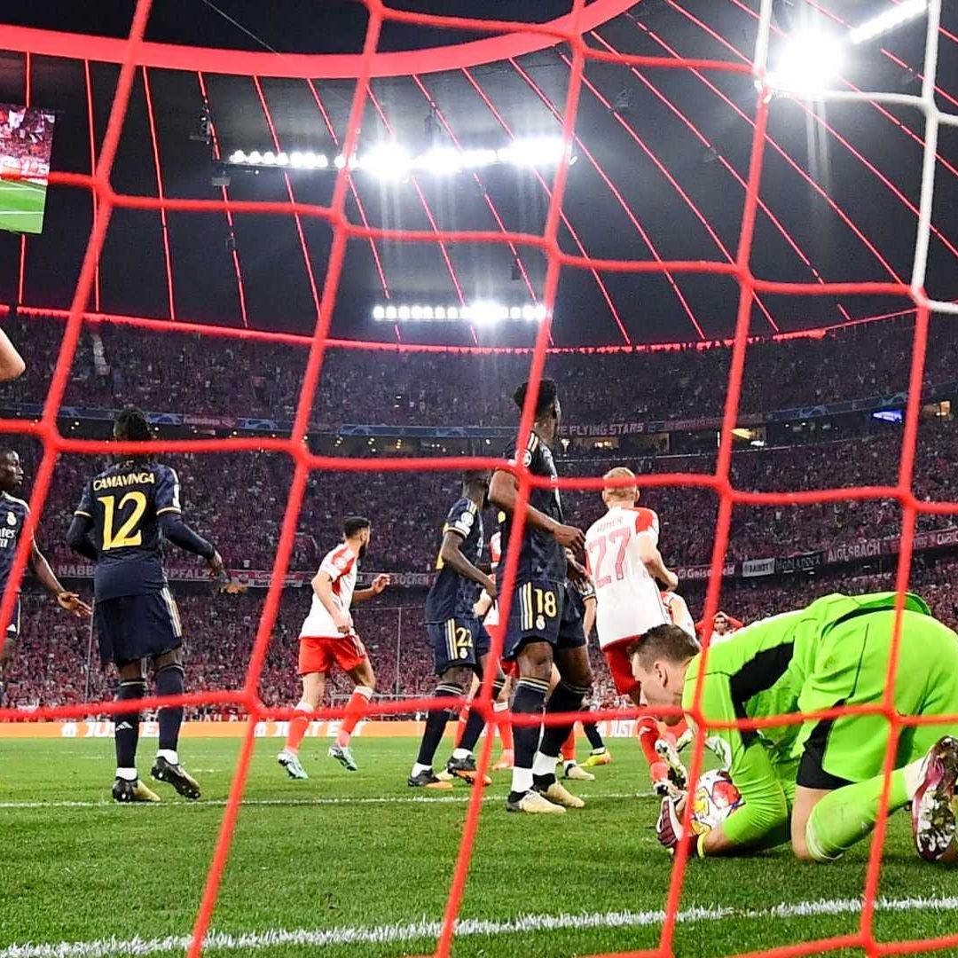 El jugador de Múnich Harry Kane reacciona durante el partido de ida de las semifinales de la Liga de Campeones de la UEFA entre el Bayern de Múnich y el Real Madrid