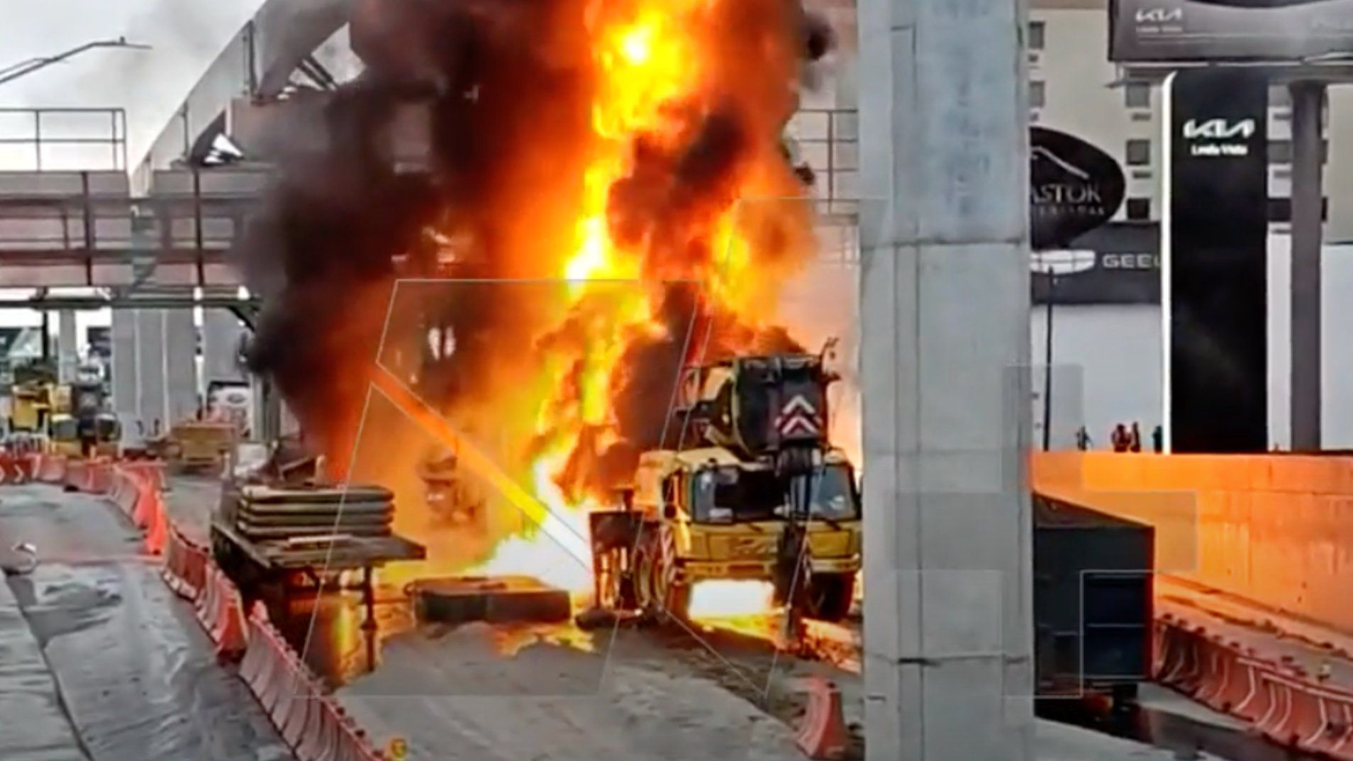 Incendió en la construcción de la Línea 6 del Metro de Monterrey