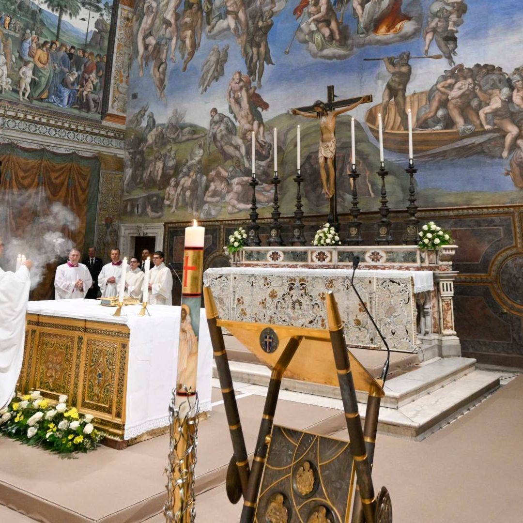 "Les Pido Que Me Ayuden a Llevar la Cruz de Esta Misión": Papa León XIV a Cardenales