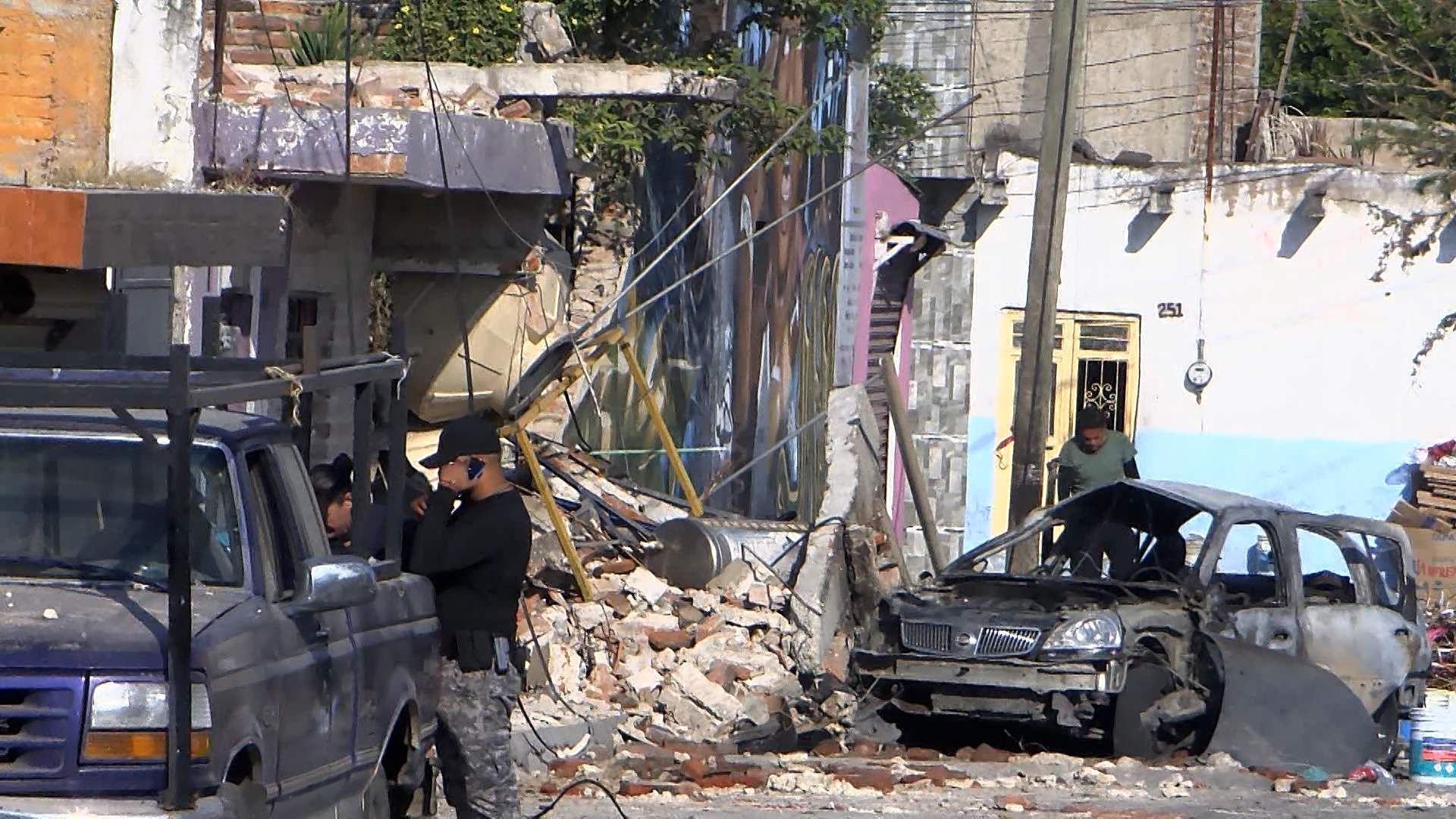 Explota casa que trabajaba con pólvora, en La Barca, Jalisco
