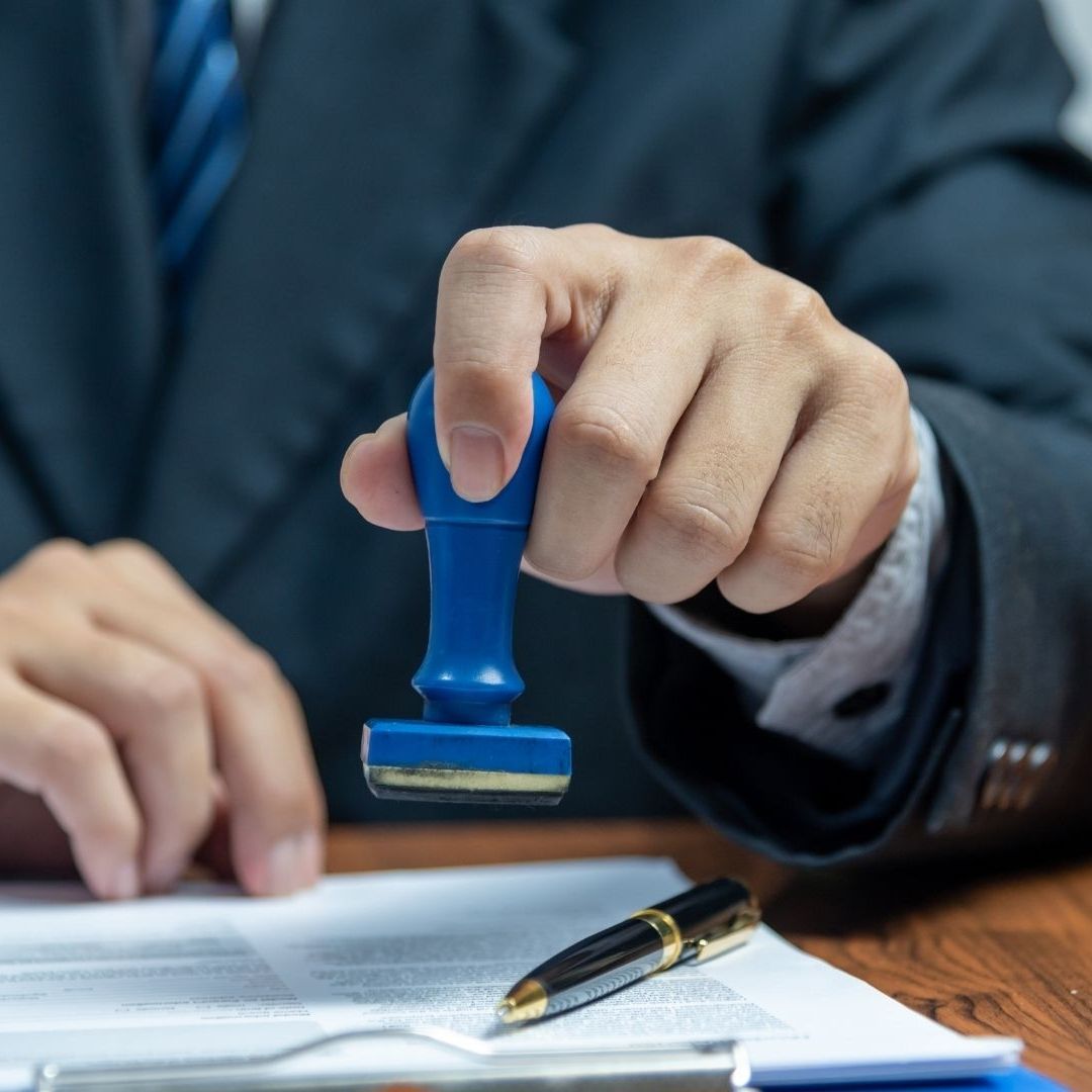 ¿Cuál es la Diferencia Entre Cancelar y Revocar una Visa?