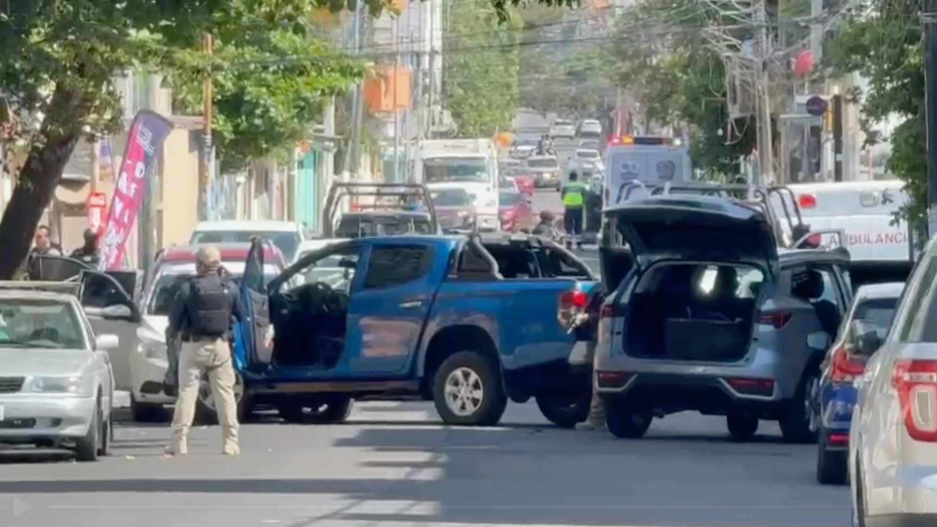 Fuerte movilización policiaca en la zona de la calle Vía Muerta esquina España.