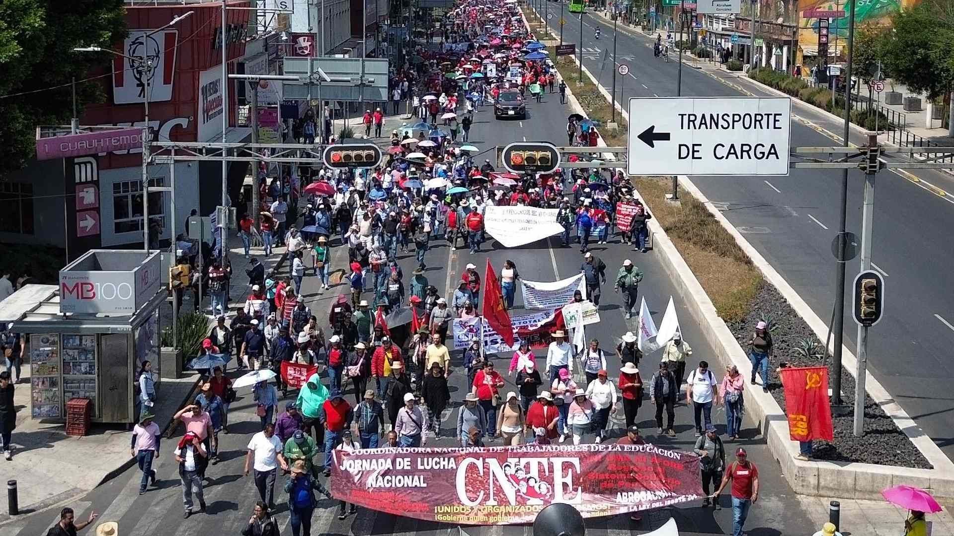 Marcha de maestros de la CNTE en marzo 2025