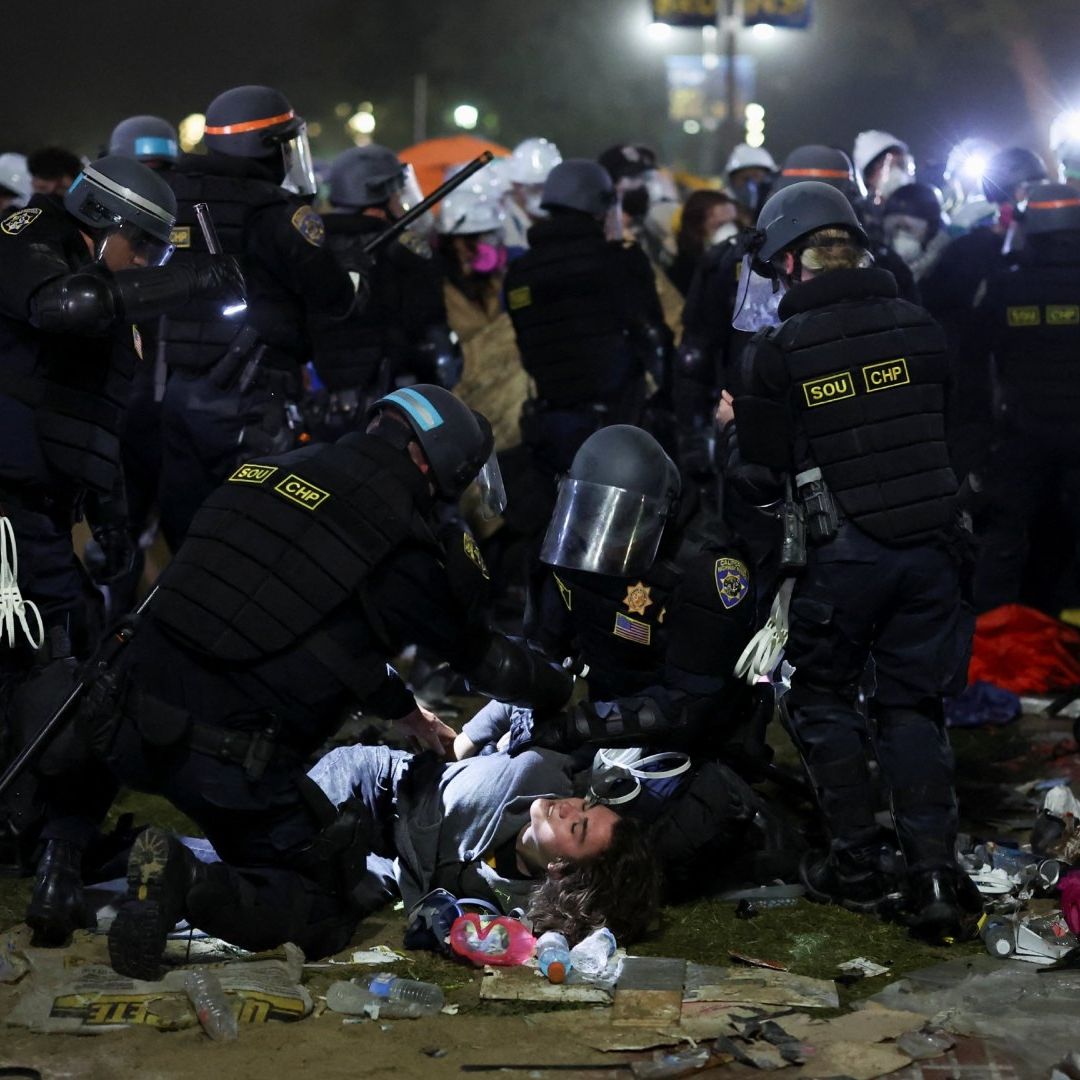 Policías Ingresan para Desalojar Campamento de Protesta en la UCLA