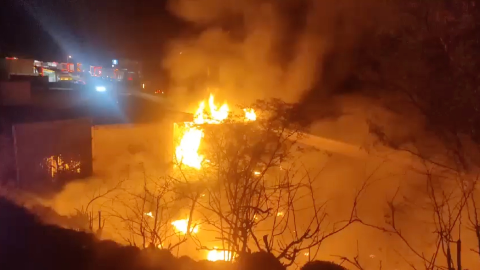 Se Incendia Tractocamión Cargado con Medicamentos en la Autopista ...