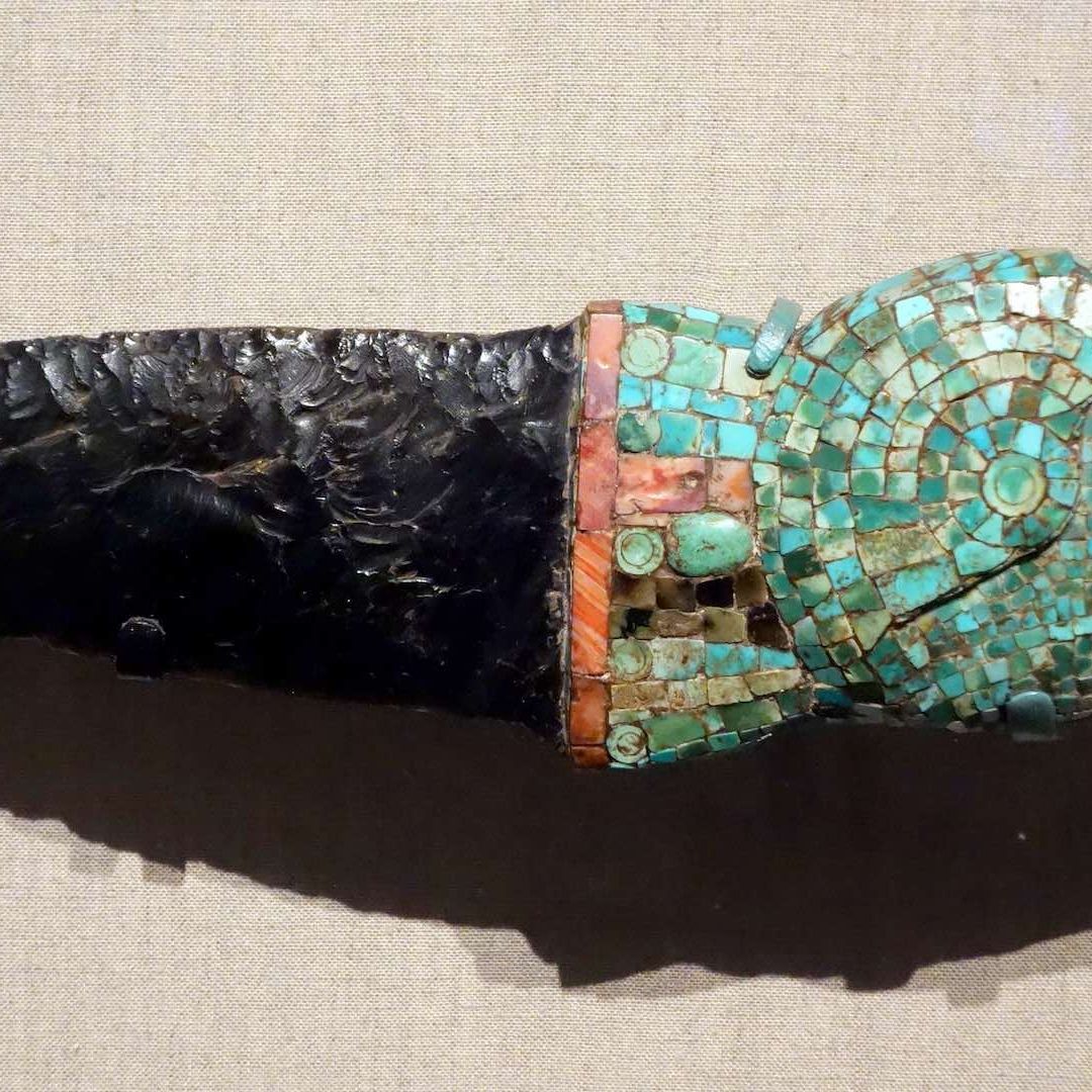 Cuchillo azteca hecho con obsidiana