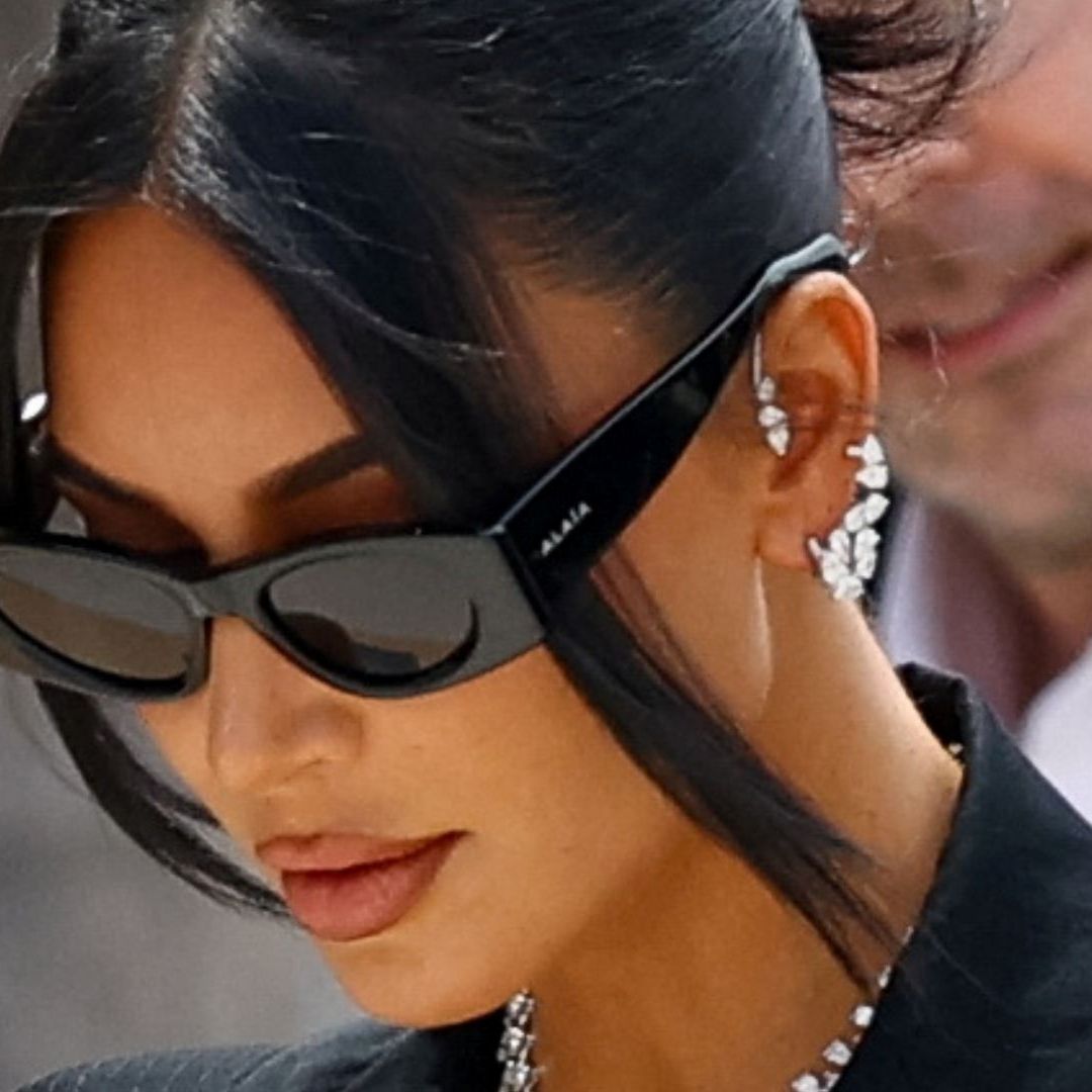 Kim Kardashian llega al juzgado en París para el juicio de 10 personas acusadas de robarle joyas