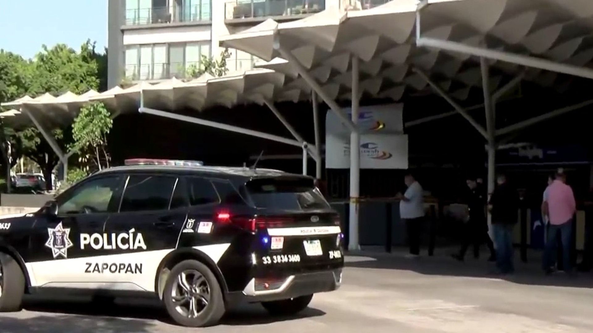 Asesinan a abogado en cafetería de Zapopan.