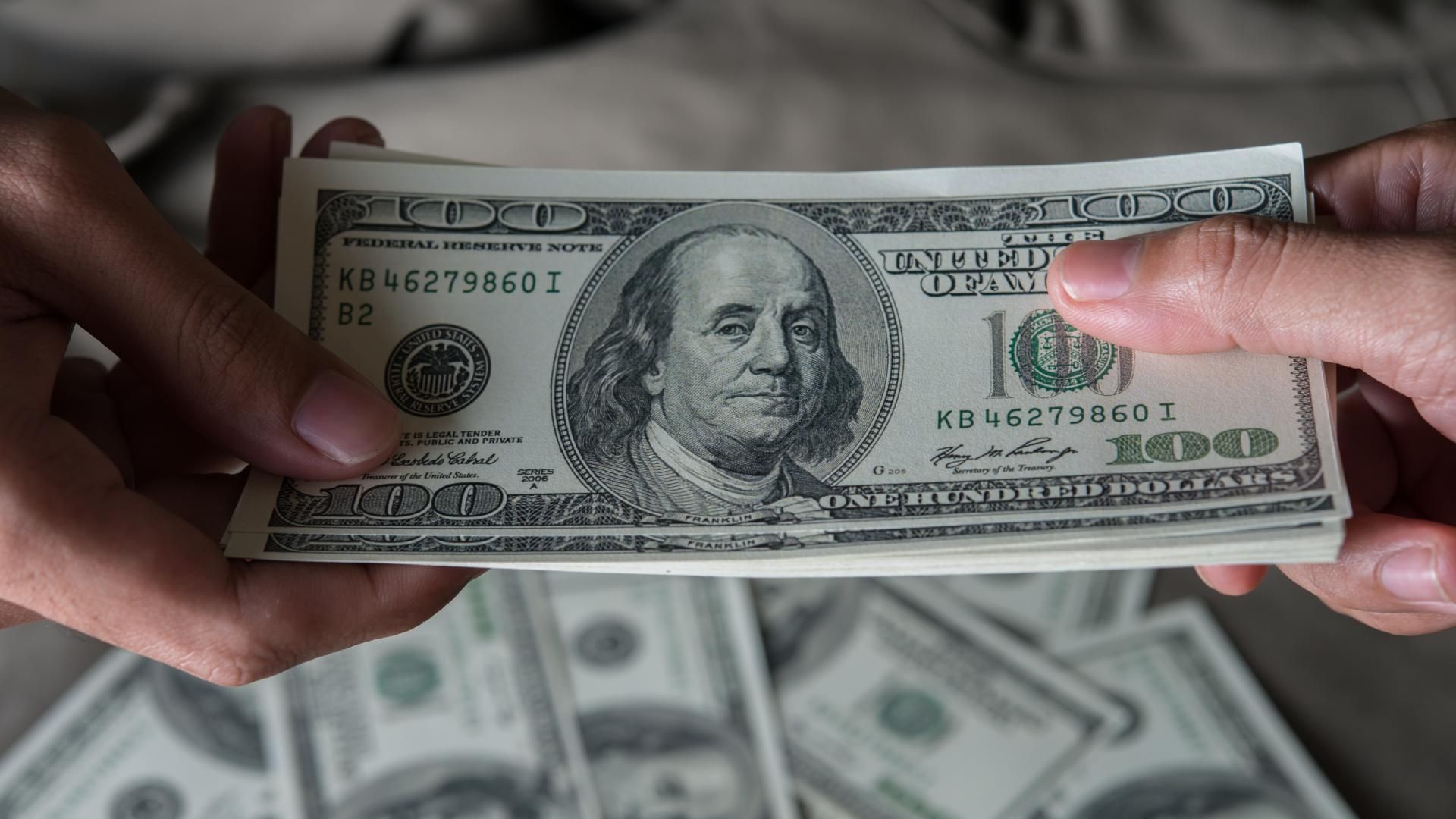 Precio del Dólar Hoy al Cierre: Peso Alcanza Nivel No Visto desde Mediados de Octubre de 2024
