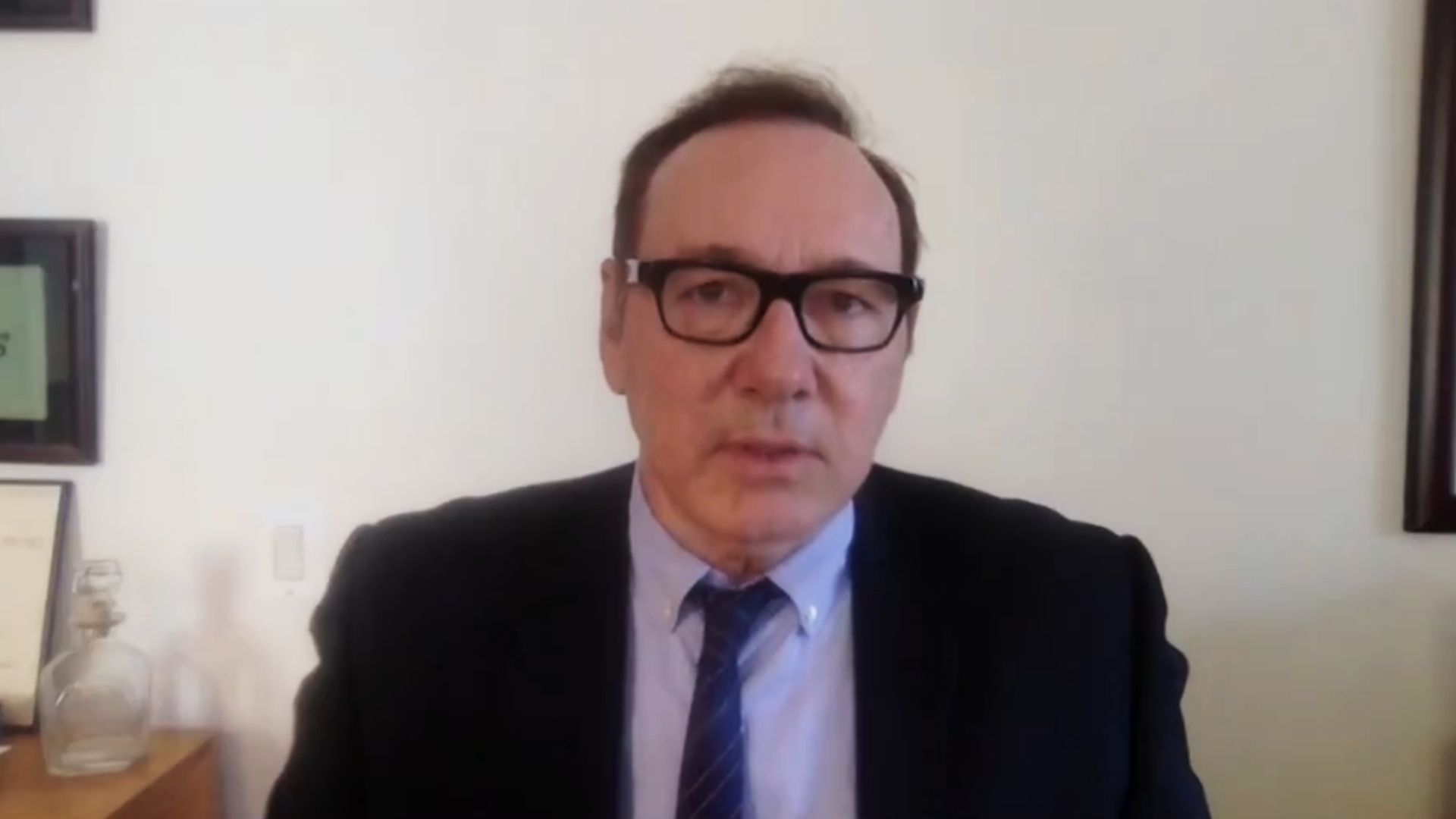 Kevin Spacey Critica Documental y Niega Acusaciones de Agresión Sexual Nunca Antes Reveladas