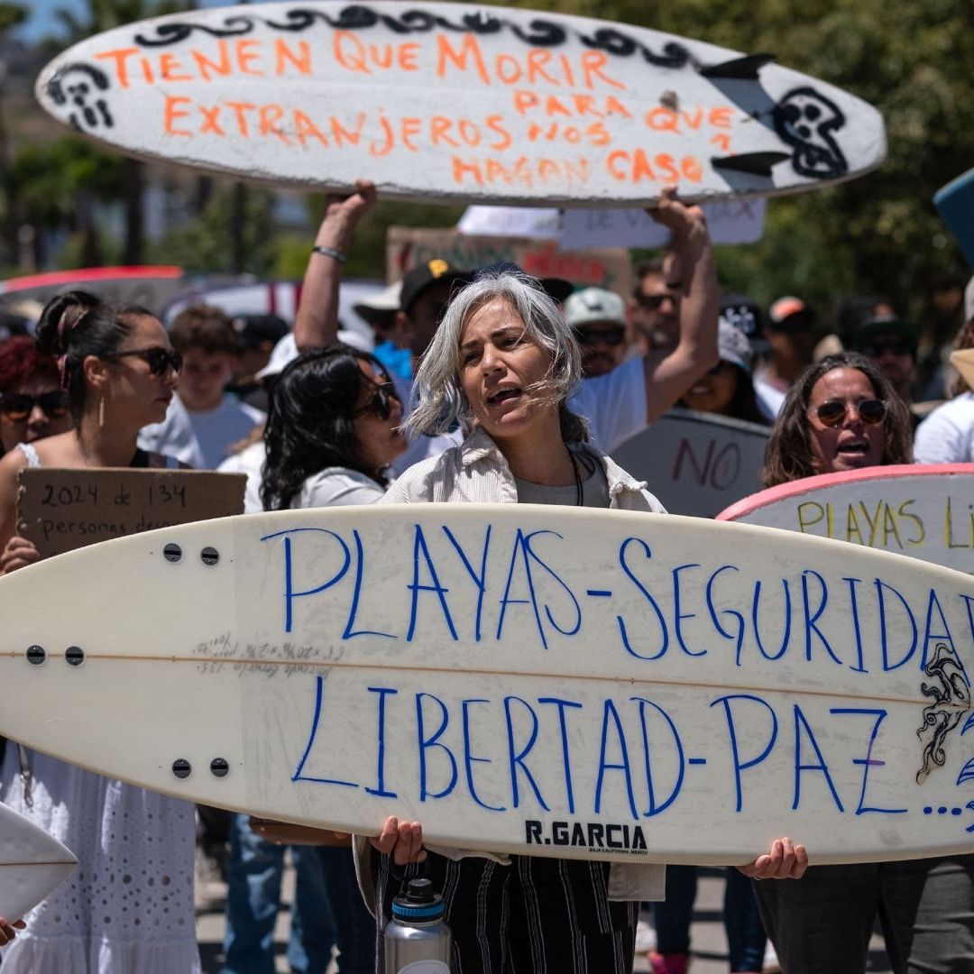 Protesta por asesinato de 3 extranjeros en Ensenada