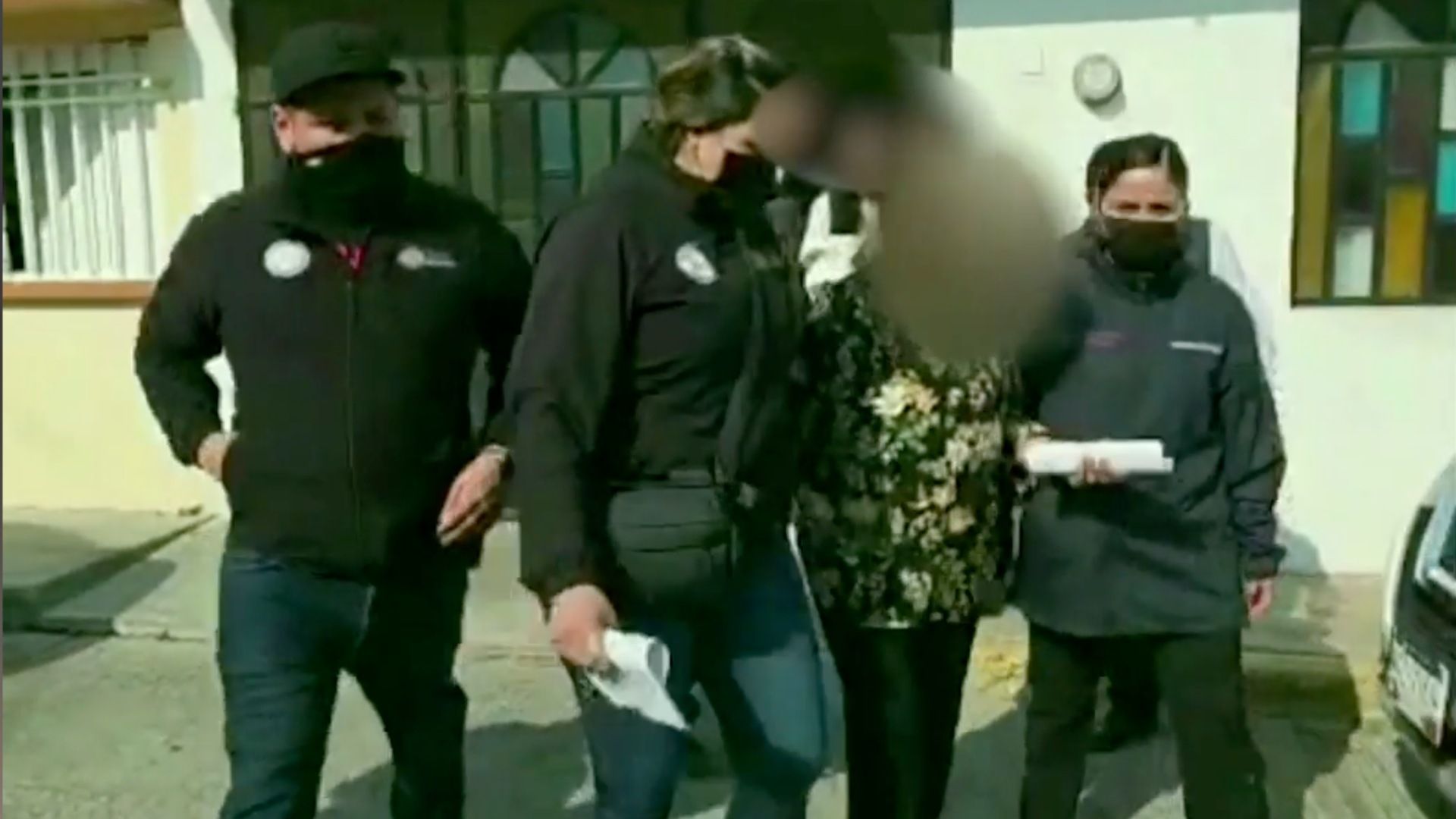 Momento en que autoridades detienen a la ex magistrada por caso Ayotzinapa