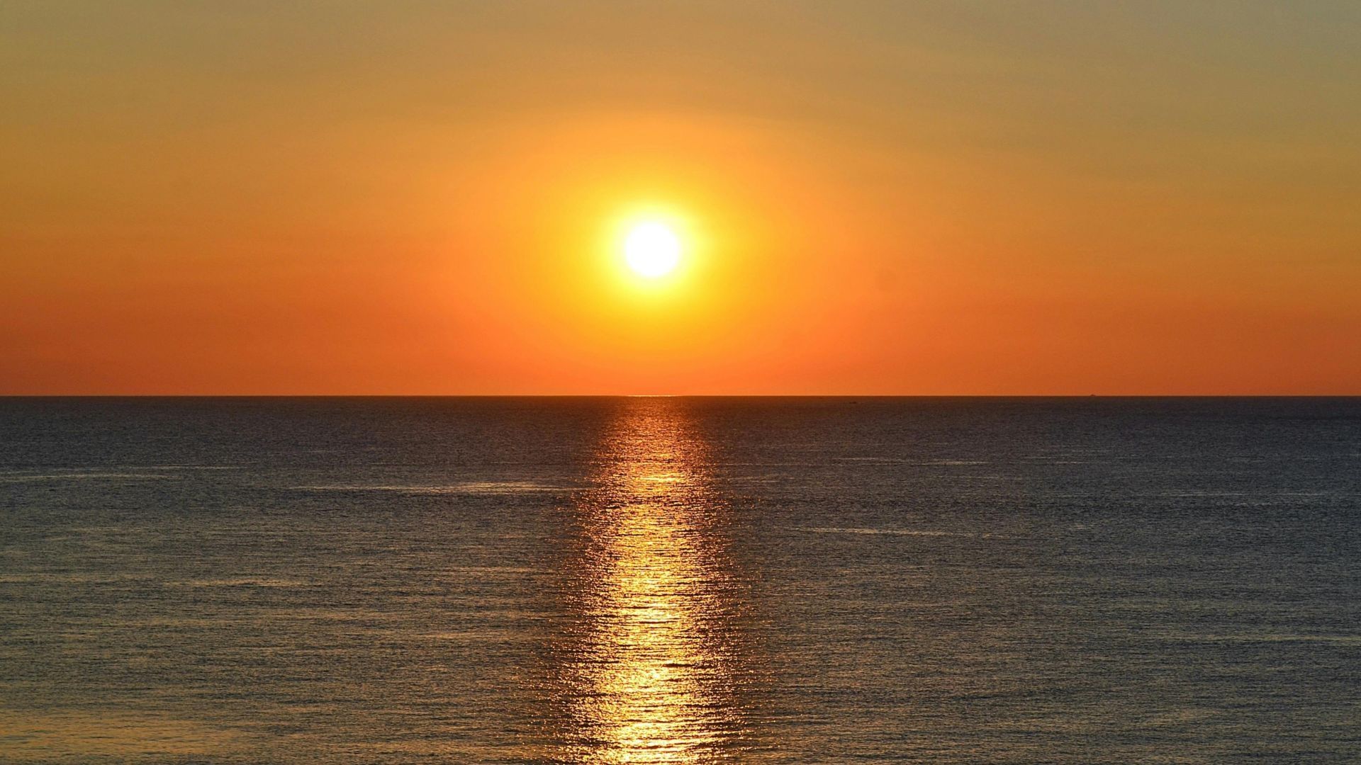 Atardecer en el mar