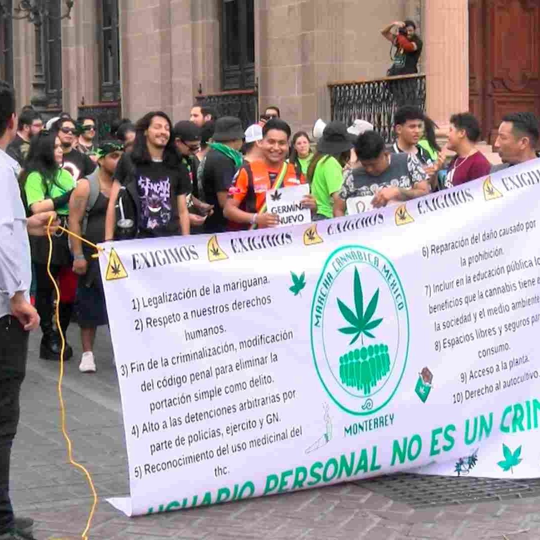 Marchan Cientos por Día de la Marihuana en NL