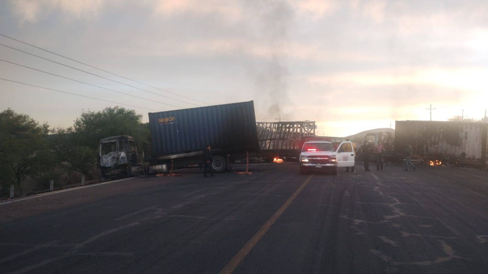 Delincuentes queman vehículos en carreteras de Zacatecas