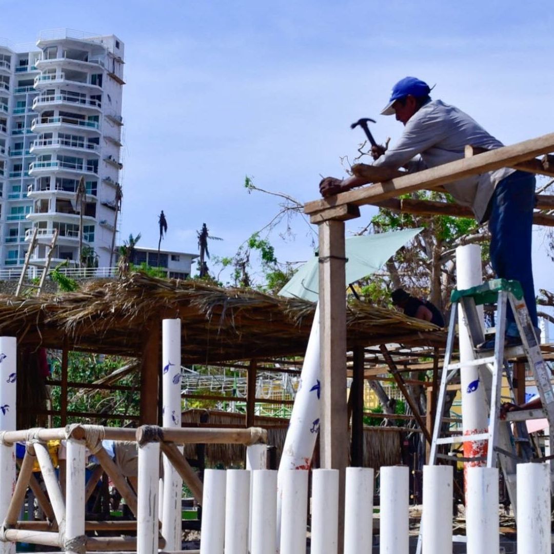 Mano de Obra Foránea y Altos Precios de Trabajadores Locales Retrasan Reconstrucción de Acapulco