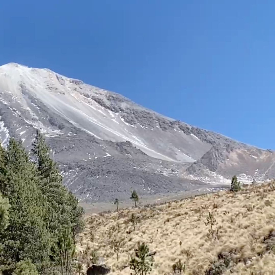Luego de 13 cirugías y diversos cuidados especializados, la alpinista Andrea Hernández, reapareció en redes.