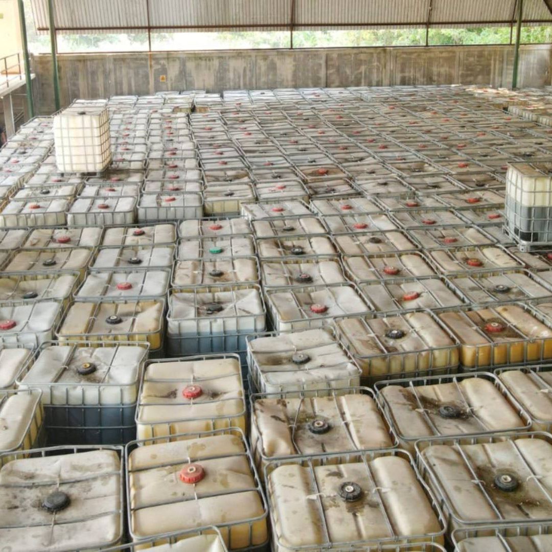 Bidones con hidrocarburo decomisados en Tabasco